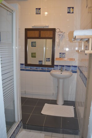 Double Room, 1 Double Bed | Bathroom | Shower, towels - Oyasamaid (Cayenne)