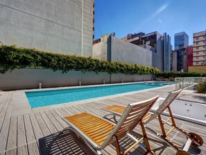 Outdoor pool, pool loungers - Nido x Bellini Esmeralda (Buenos Aires)