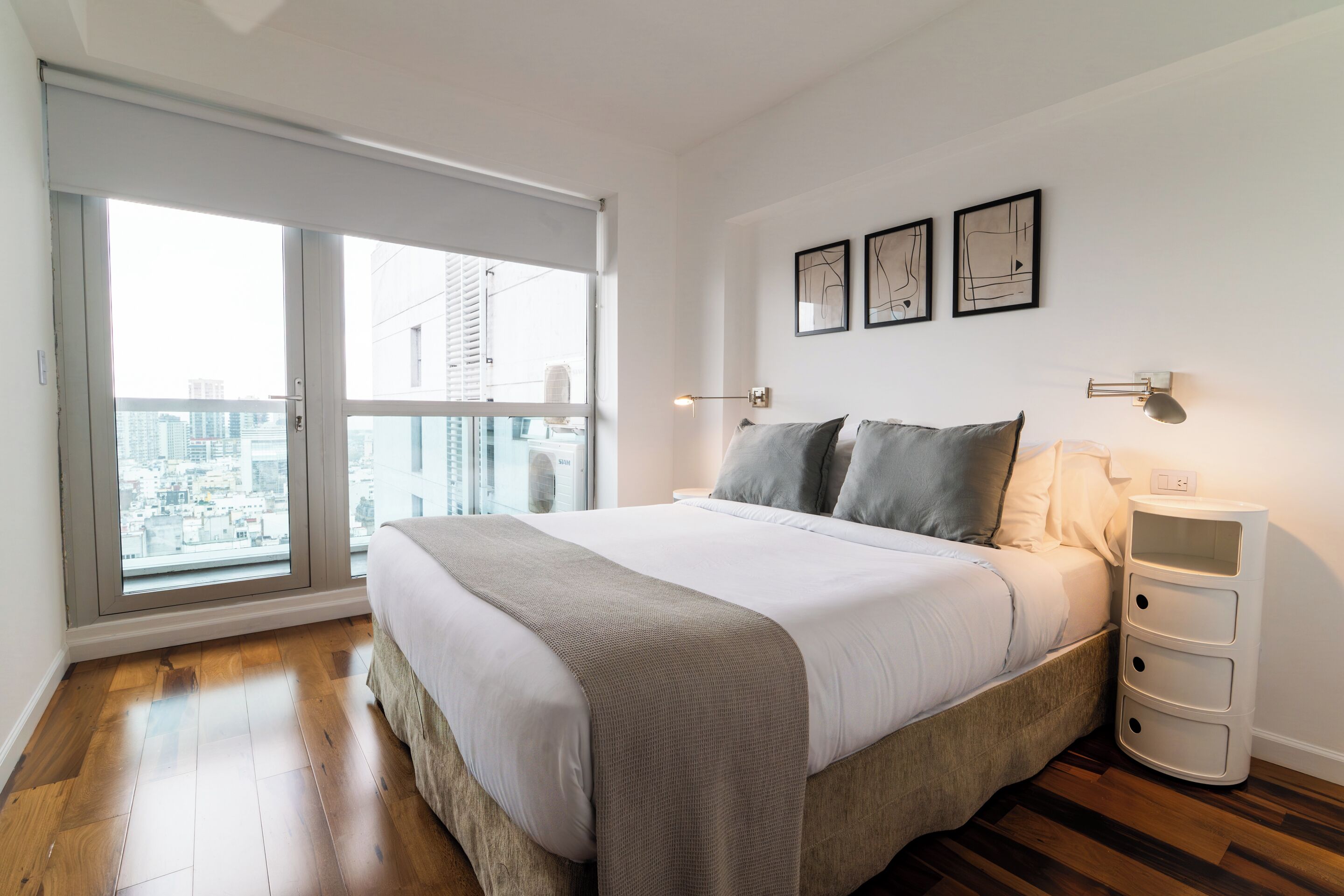 Căn hộ trung tâm thành phố | Bộ đồ giường cao cấp, chăn bông, nệm có lớp đệm bông 