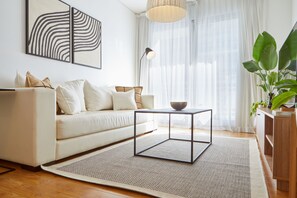 Apartment, 1 Queen-Bett und Schlafsofa | Wohnbereich | 40-Zoll-Flachbildfernseher mit Kabelempfang, Fernseher, Pay-TV