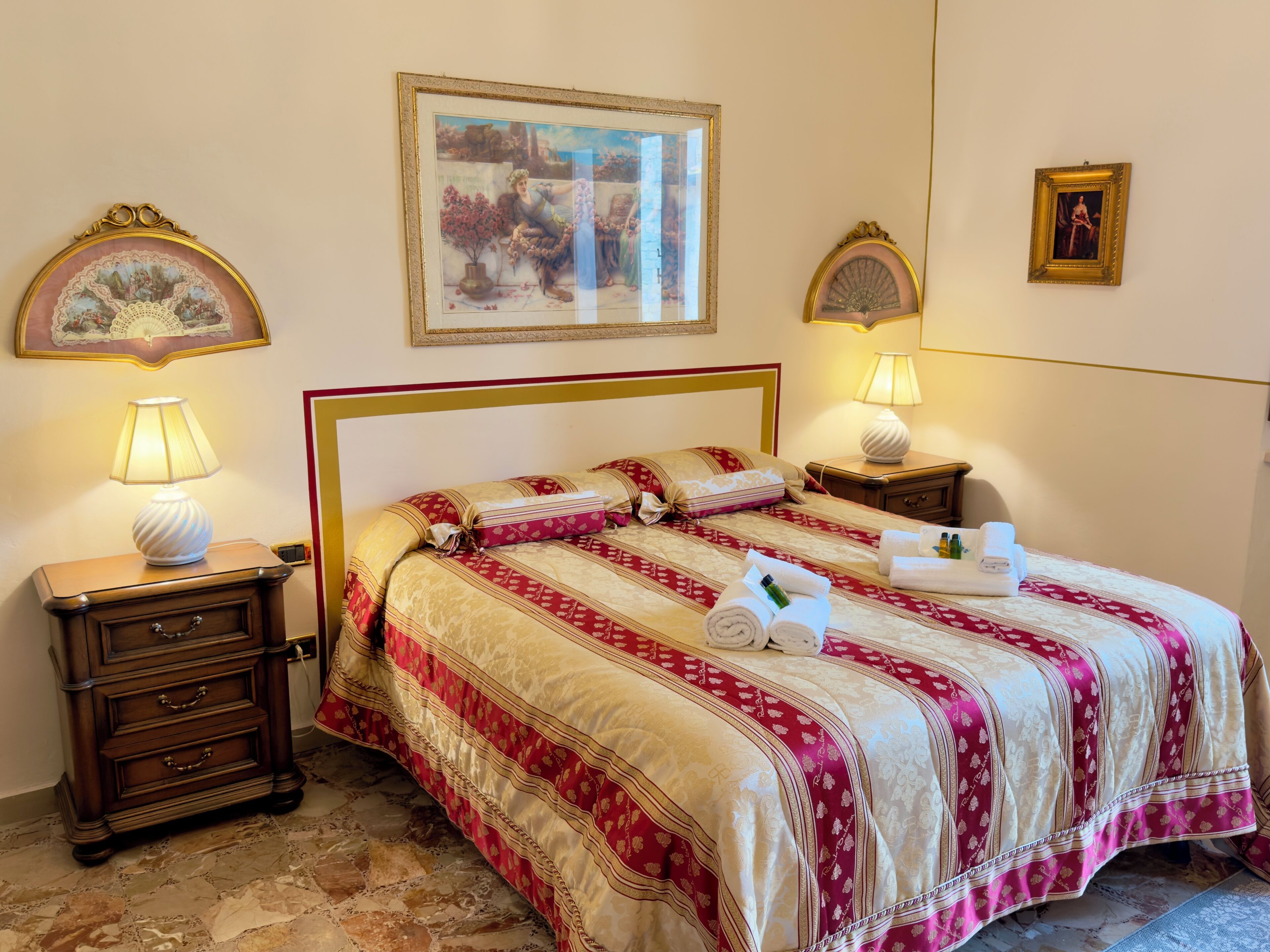 Suite Apartment Mandorlo - Albergo Diffuso Volterra | Free WiFi, bed sheets