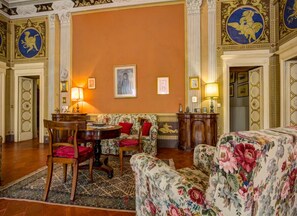 Exclusive Suite | Living area