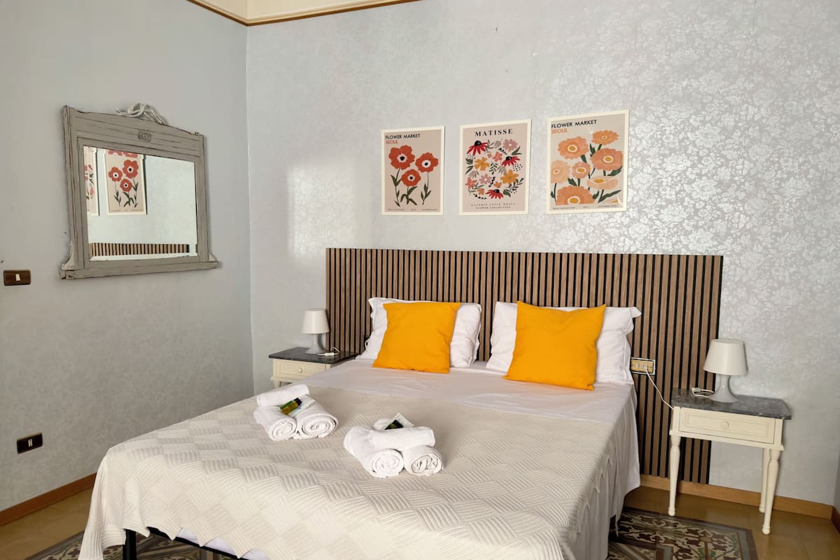 Suite Mirancelli - Albergo Diffuso Volterra | Desk, laptop workspace, WiFi (free), bed sheets