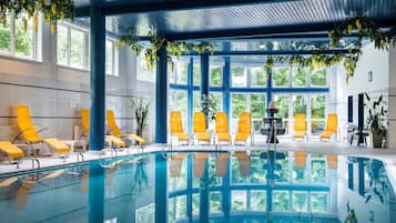 Indoor pool, sun loungers