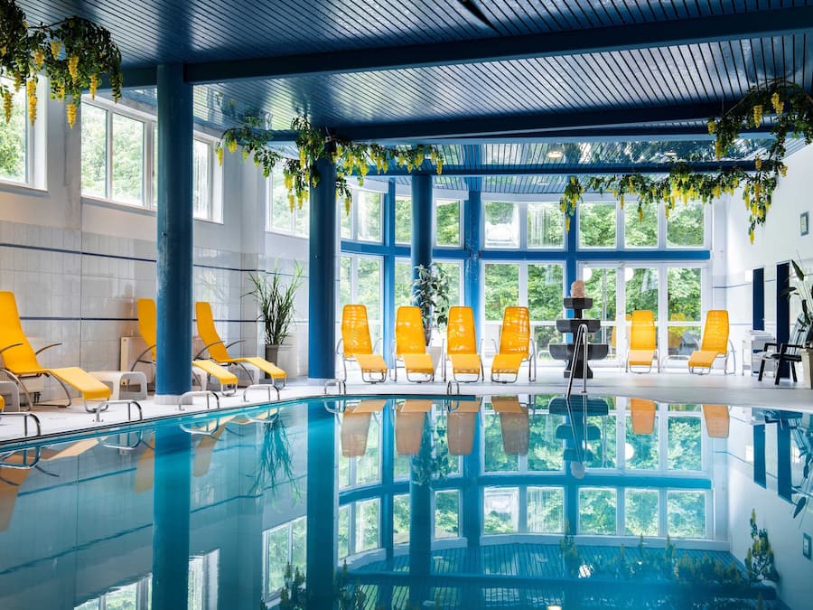 Indoor pool, sun loungers