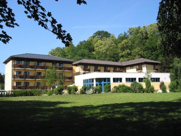 Front of property - PARKHOTEL zur KLAUSE (Bad Hall)