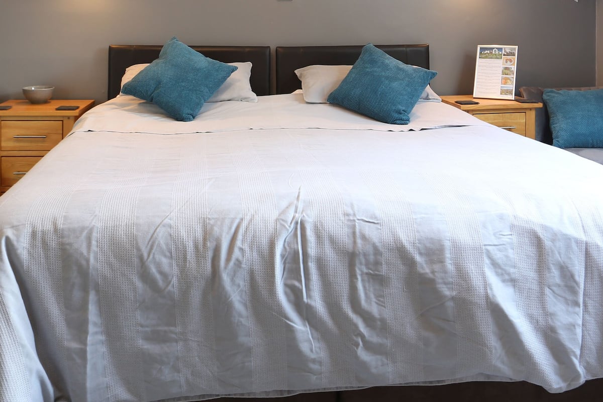 Superior Double or Twin Room, Lake View | Premium bedding, iron/ironing board, free WiFi, bed sheets