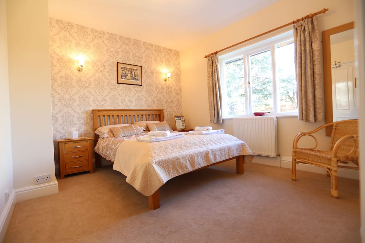 Standard Double Room | Premium bedding, iron/ironing board, free WiFi, bed sheets