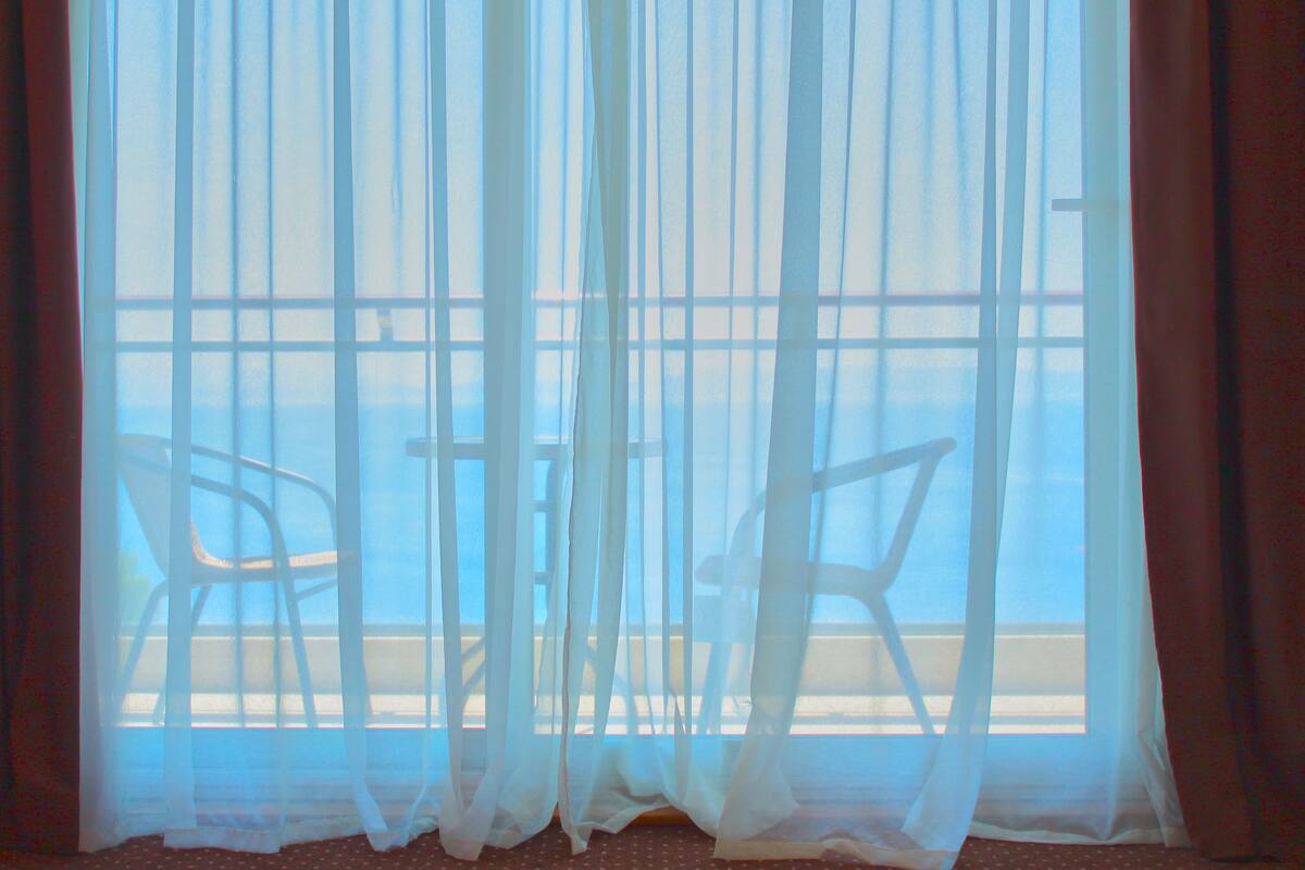 1 bedroom, premium bedding, free cots/infant beds, free wired Internet