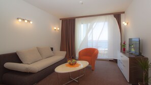 1 bedroom, premium bedding, free cots/infant beds, free wired Internet - Villa Junona (Baska Voda)