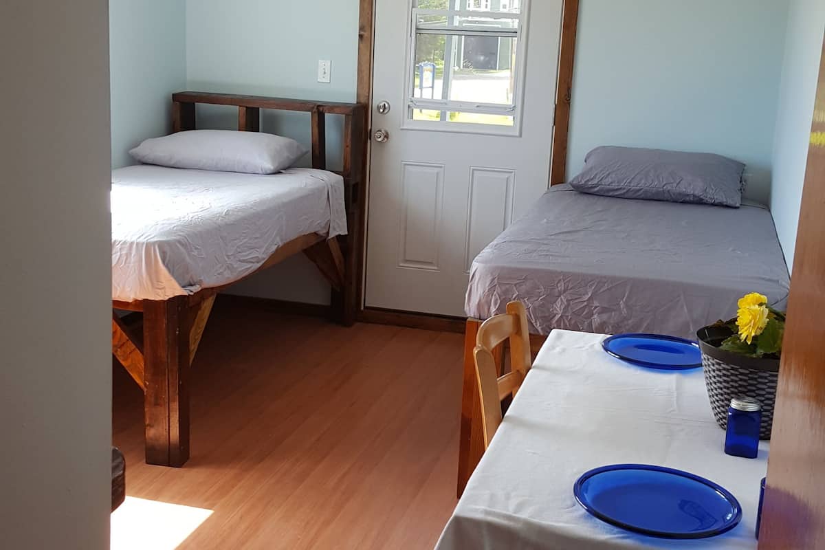 Basic Twin Room, 2 Twin Beds | Rollaway beds (surcharge), WiFi (free)