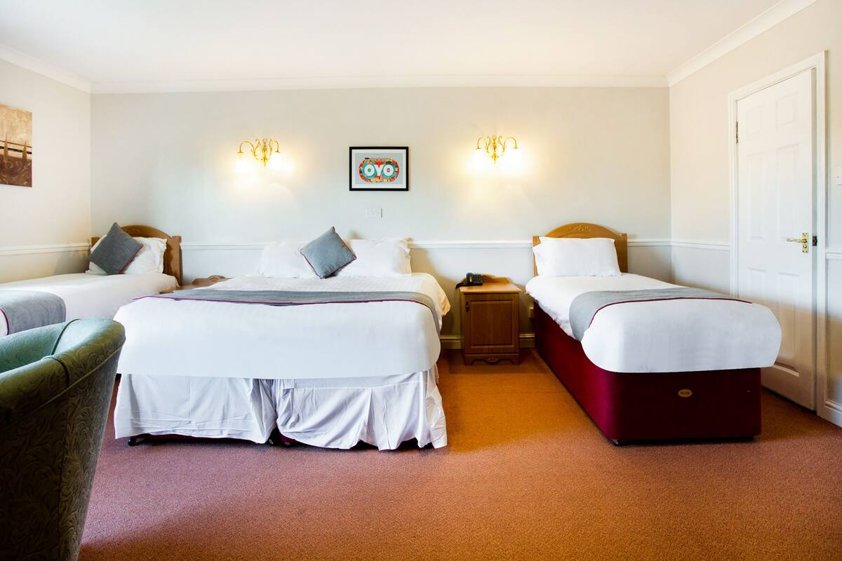 Standard Quadruple Room, 2 Double Beds | Desk, iron/ironing board, free WiFi, bed sheets