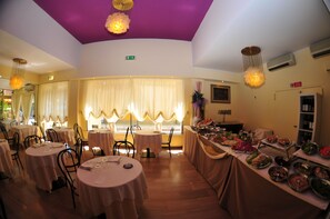 Free daily buffet breakfast  - Antonella (Ravenna)