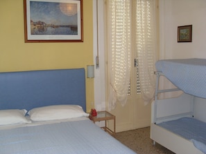 Quadruple Room | In-room safe, bed sheets - Antonella (Ravenna)