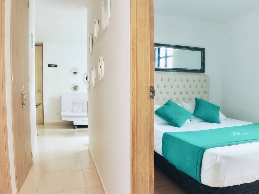 Apartamento standard, 3 quartos | 1 quarto, espaço de trabalho para notebook, cortinas blackout