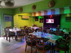 International cuisine - Hotel De Meridian (Dhaka)