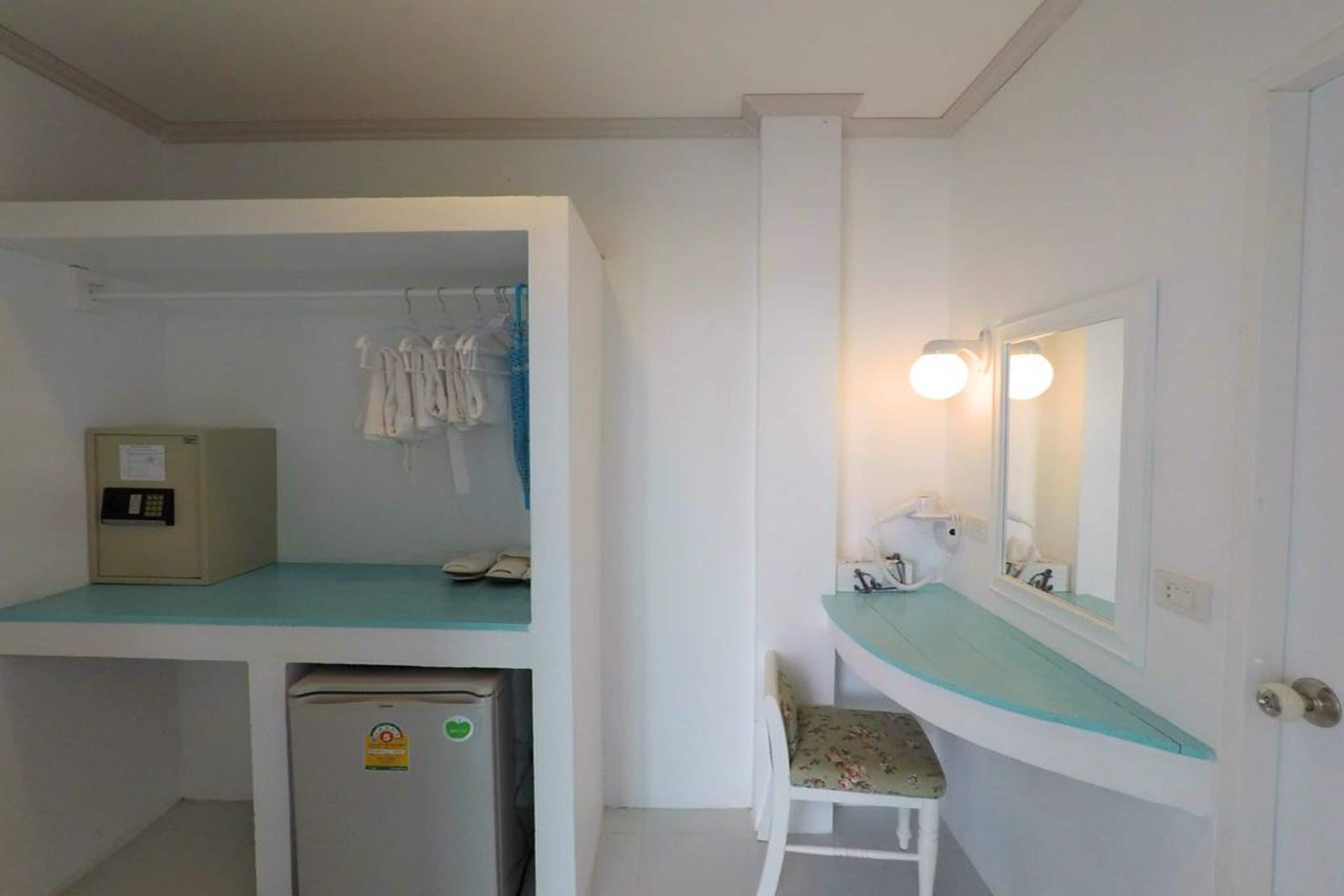 triple room with sea view | 1 bedroom, in-room safe, blackout curtains, free wifi