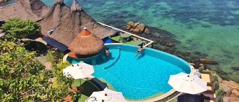 Outdoor pool, open 8 AM to 8 PM, pool loungers