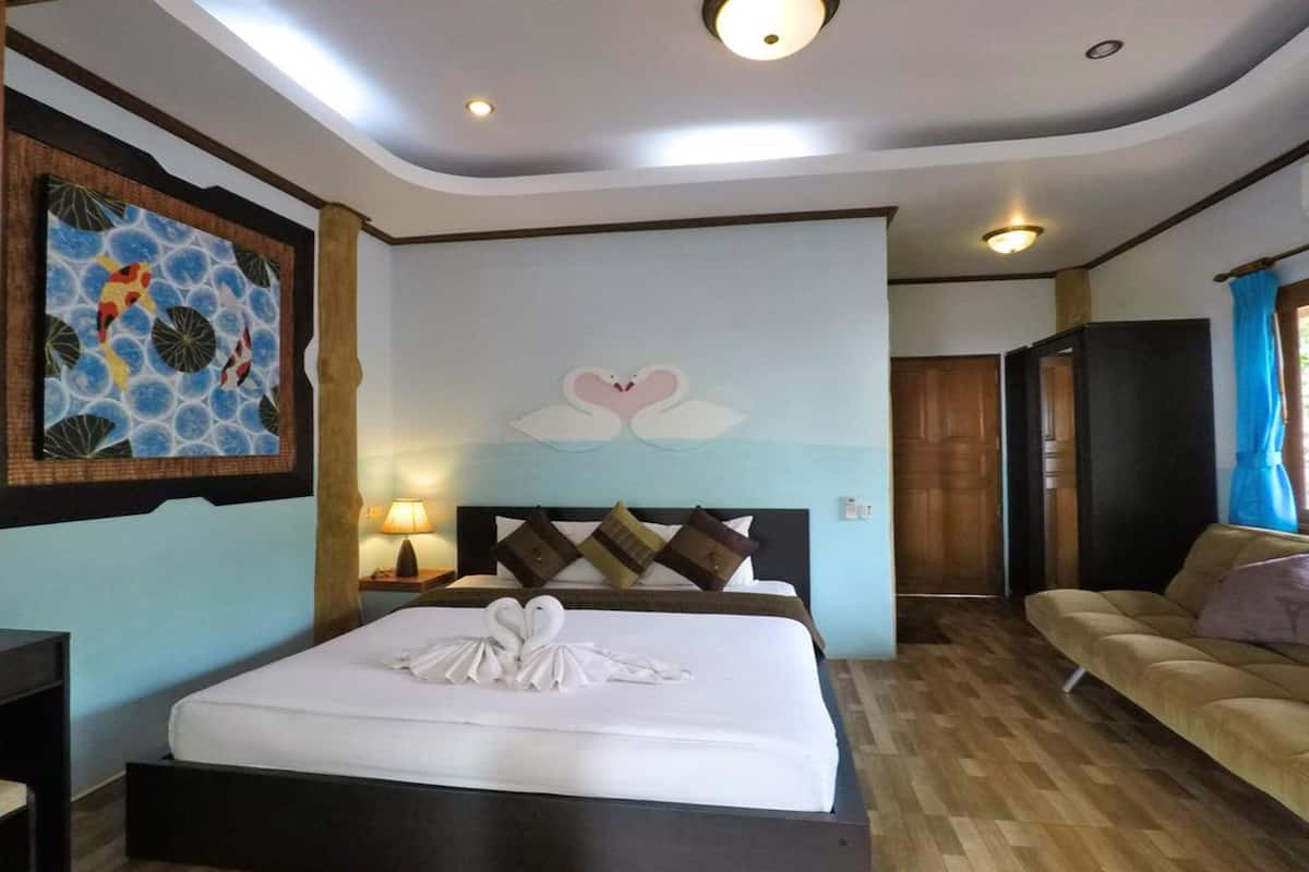 Double Room with Balcony | 1 slaapkamer, een kluis op de kamer, verduisterende gordijnen