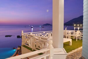 Honeymoon Suite with Sea View | Terrace/patio