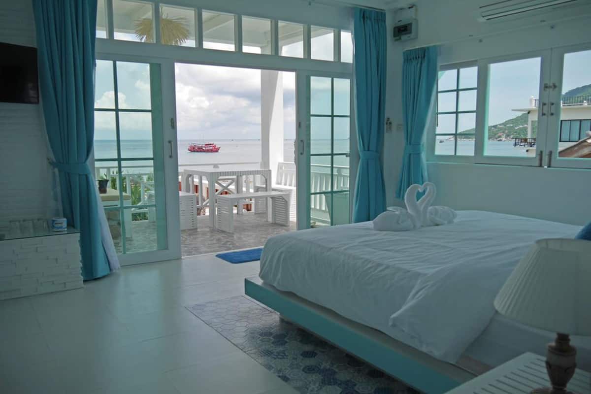 Triple Room with Sea View | ตู้นิรภัยในห้องพัก, ผ้าม่านกันแสง, Wi-Fi ฟรี, ผ้าปูที่นอน