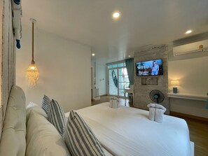Classic Double Room, 1 King Bed | In-room safe, blackout drapes, free WiFi, bed sheets - DD Hut Koh Tao (Koh Tao)