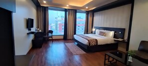 Habitación ejecutiva doble, 1 cama de matrimonio, vistas a la ciudad | 1 dormitorio, ropa de cama de alta calidad, colchones Select Comfort