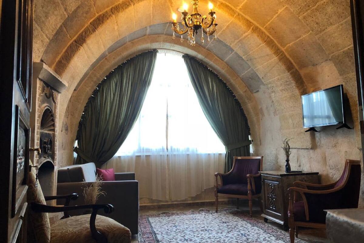 suite, 1 bedroom | living area | 82-cm lcd tv with satellite channels, tv, heated floors