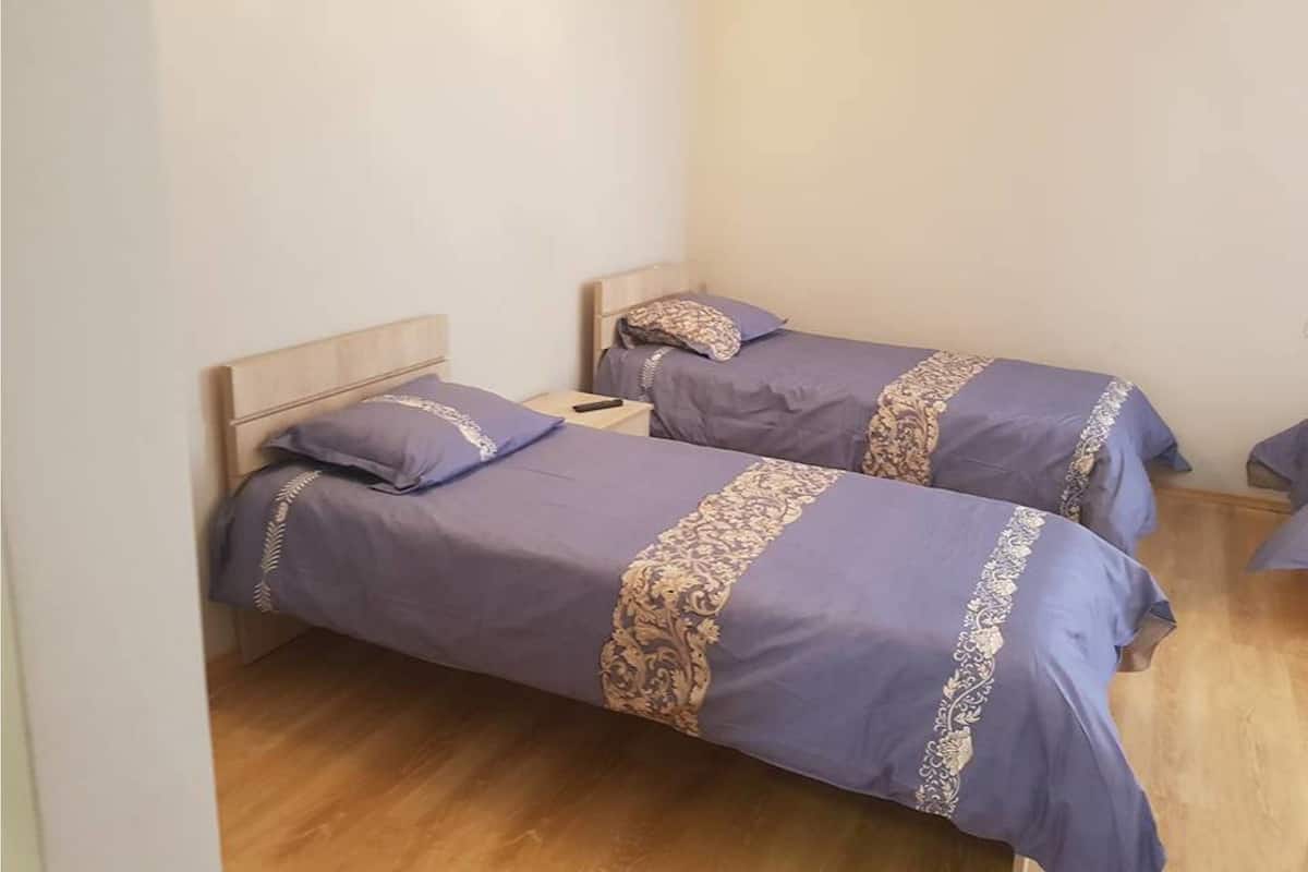 1 slaapkamer, luxe beddengoed, een bureau, beddengoed