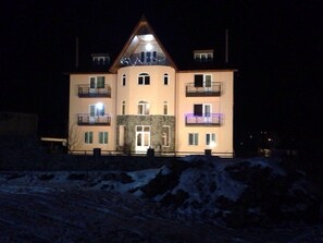 Front of property - evening/night - Hotel Babysito (Borjomi)