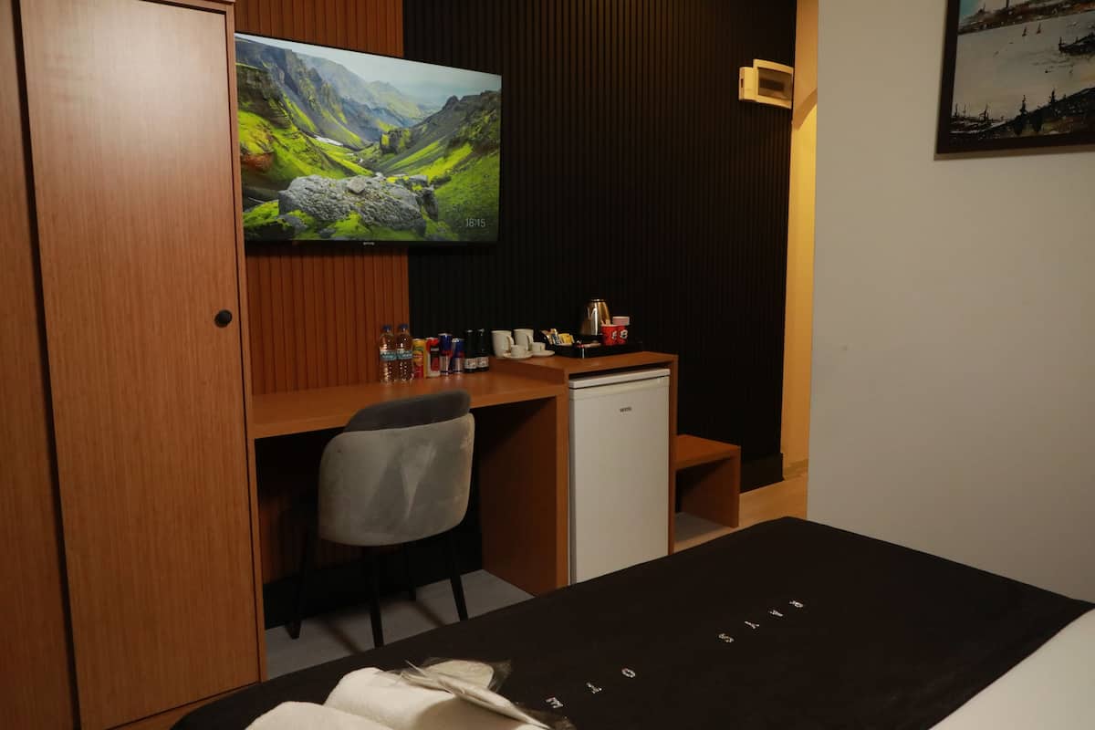 Deluxe-Doppel- oder -Zweibettzimmer | Schallisolierte Zimmer, kostenloses WLAN, Bettwäsche