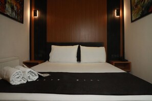 Comfort Double Hot Tub Room | Premium bedding, soundproofing, free WiFi, bed sheets - Rays Hotel (Istanbul)