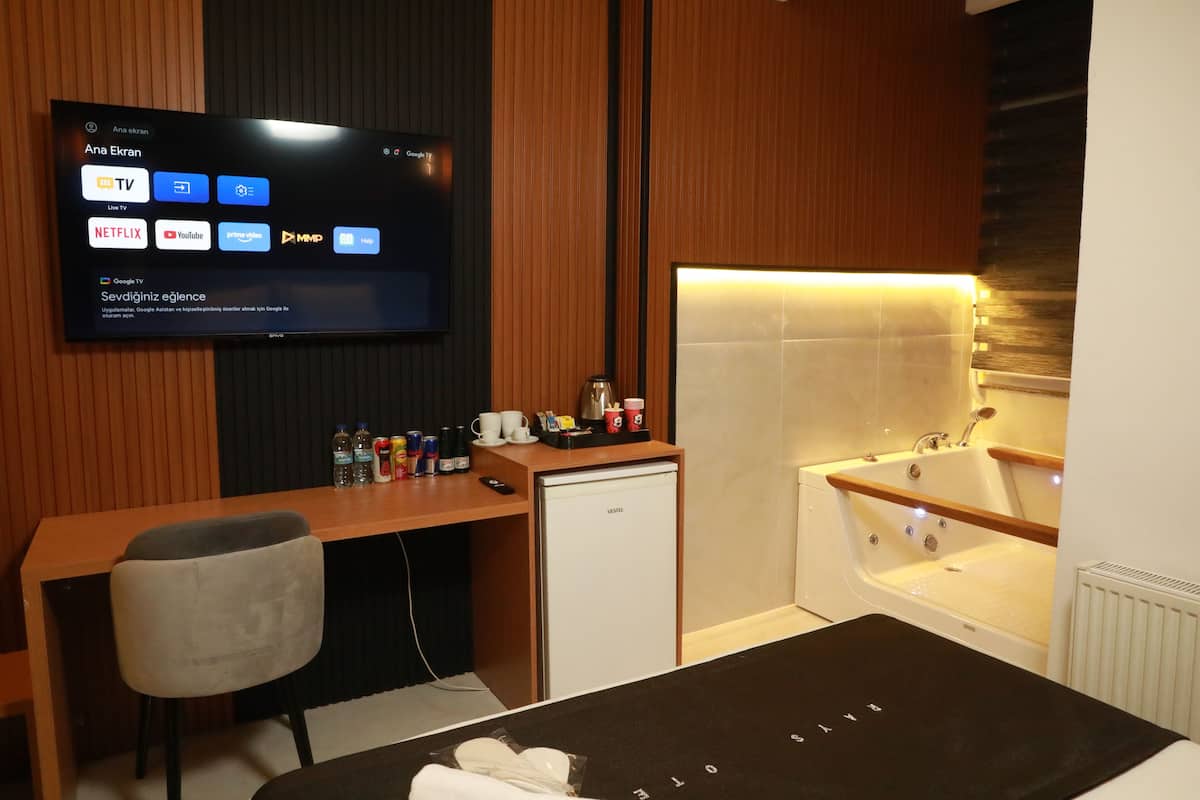 Deluxe-Doppelzimmer, Badewanne | Schallisolierte Zimmer, kostenloses WLAN, Bettwäsche