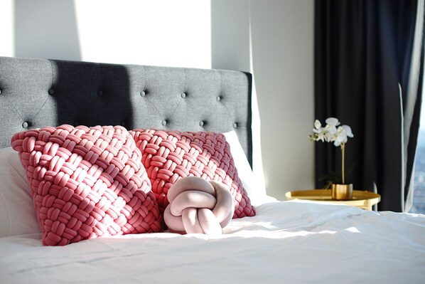 2 bedrooms, Egyptian cotton sheets, premium bedding, desk