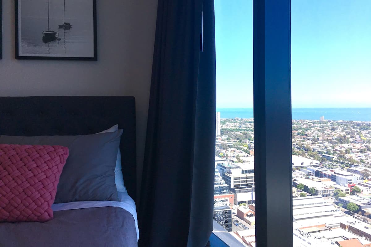 premium apartment | 2 bedrooms, egyptian cotton sheets, premium bedding, desk