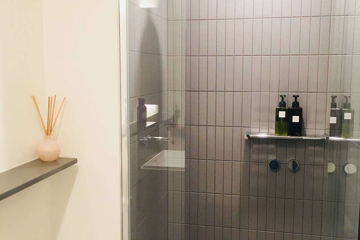 premium apartment | bathroom | shower, rainfall showerhead, free toiletries, towels