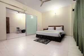 Minibar, escritorio, wifi gratis y ropa de cama 