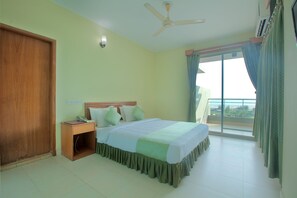 Royal Quadruple Room, Sea View | Minibar, desk, free WiFi, bed sheets - Bashati Bay Resort (Cox's Bazar)