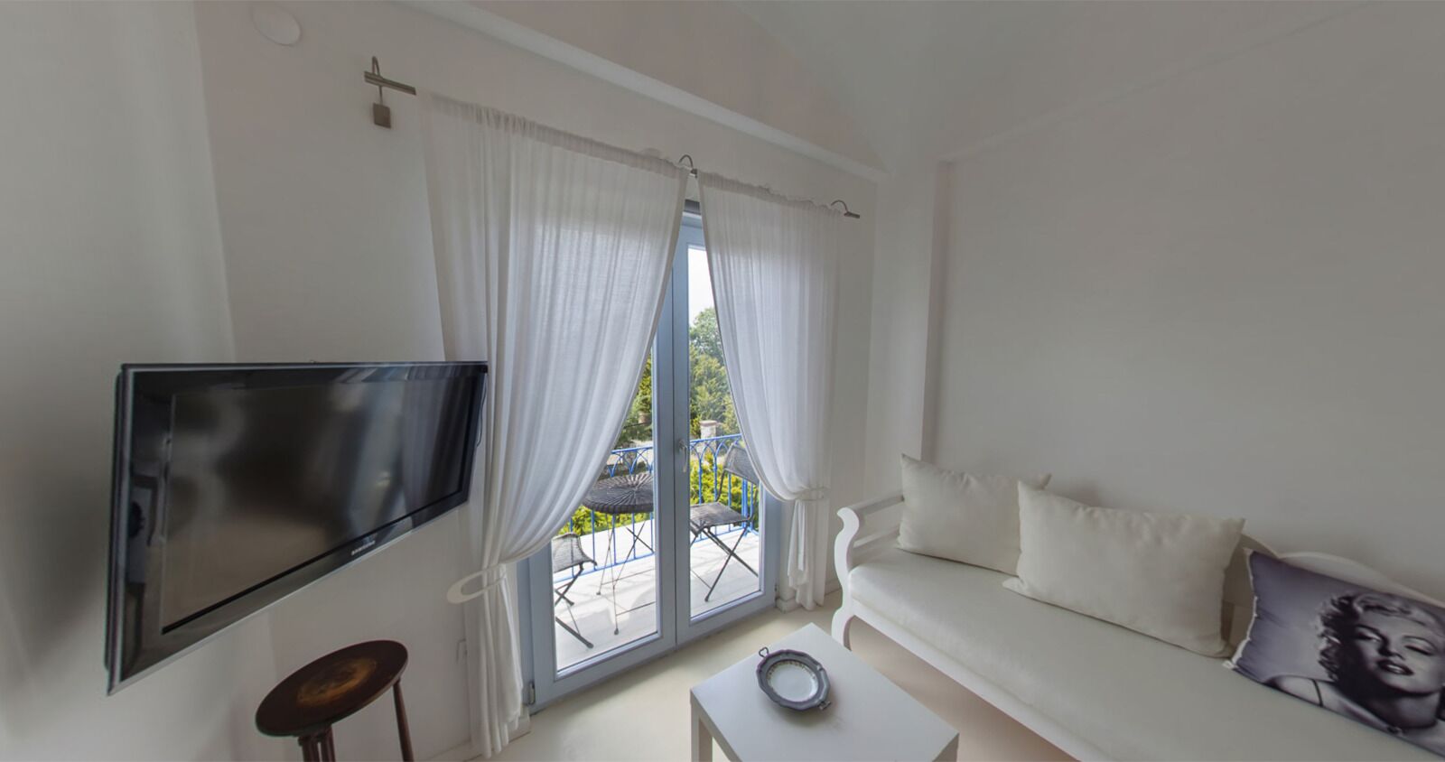 deluxe double room, sea view | living area | 45-inch lcd tv with satellite channels