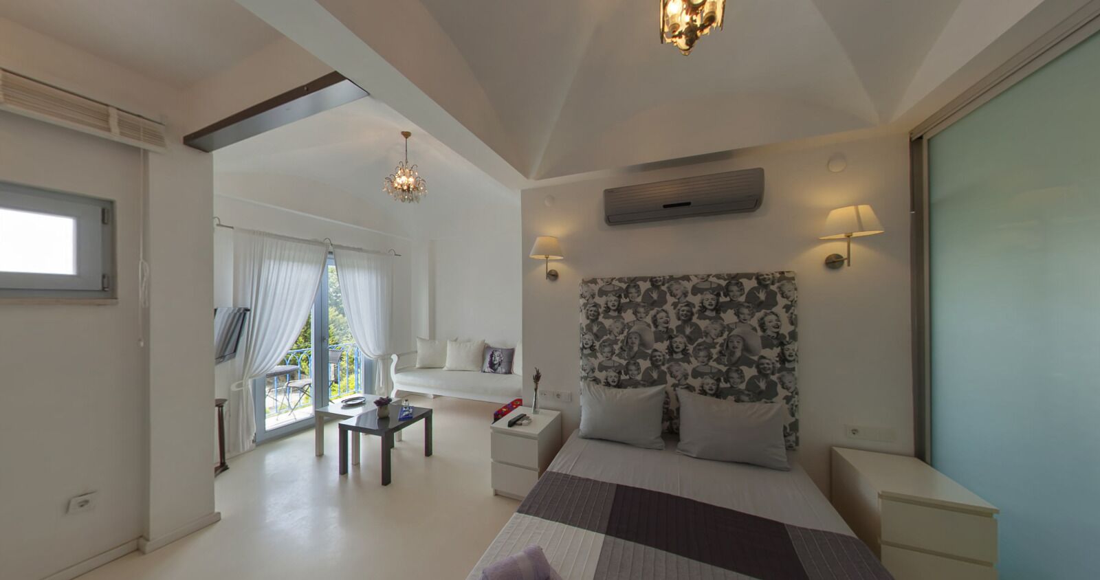 deluxe double room, sea view | premium bedding, minibar, in-room safe, individually decorated