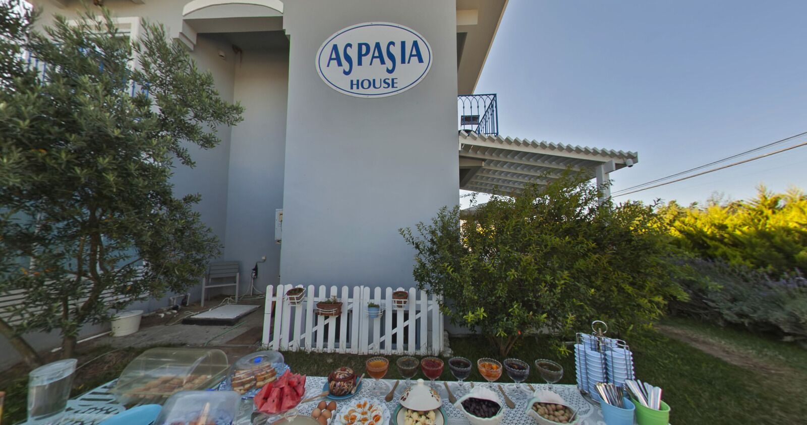 free daily cooked-to-order breakfast