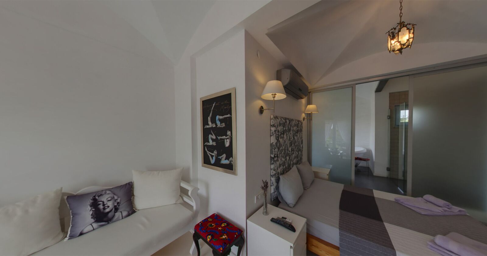 deluxe double room, sea view | premium bedding, minibar, in-room safe, individually decorated