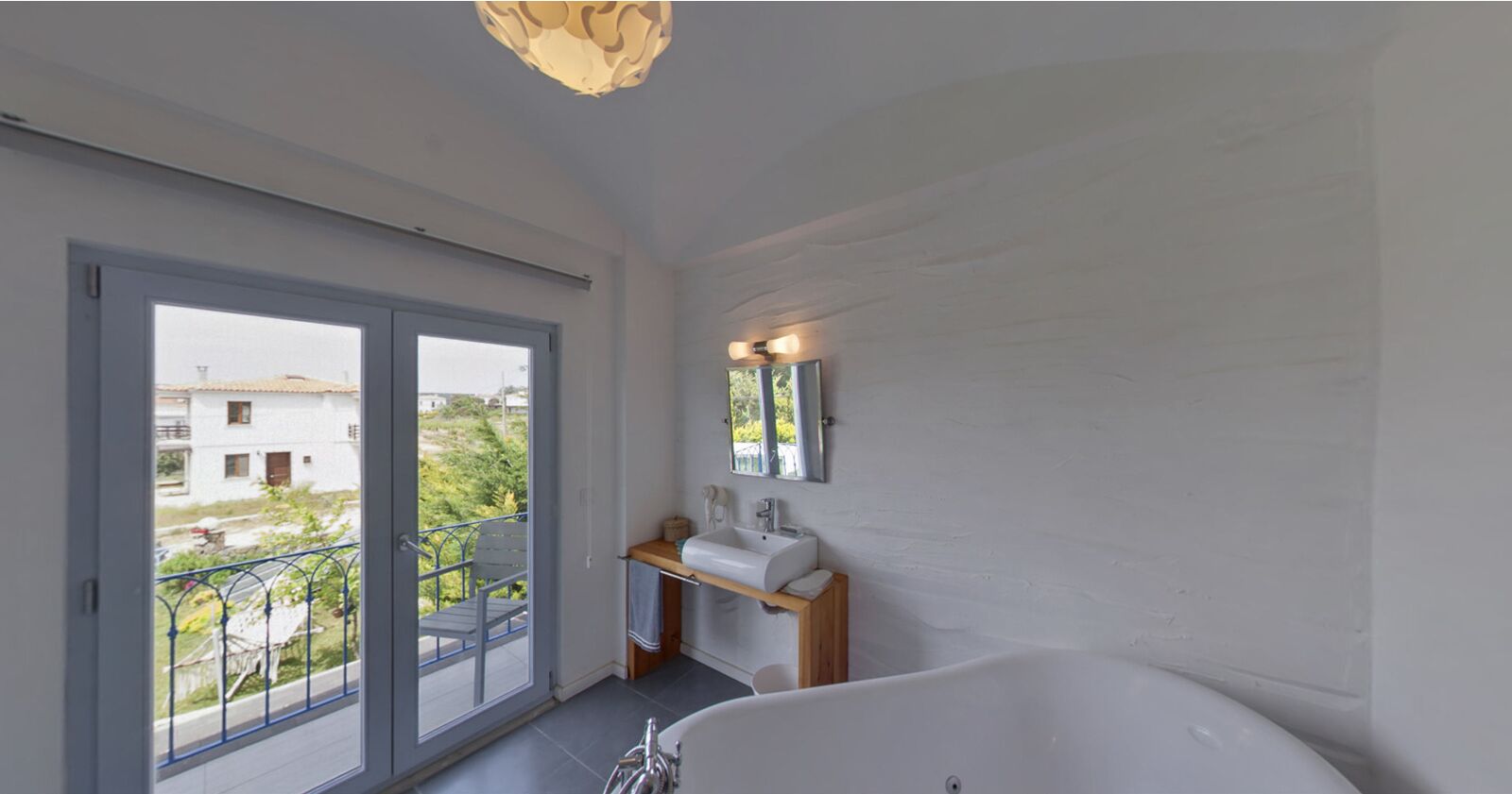 deluxe double room, sea view | bathroom | free toiletries, hair dryer, slippers, towels