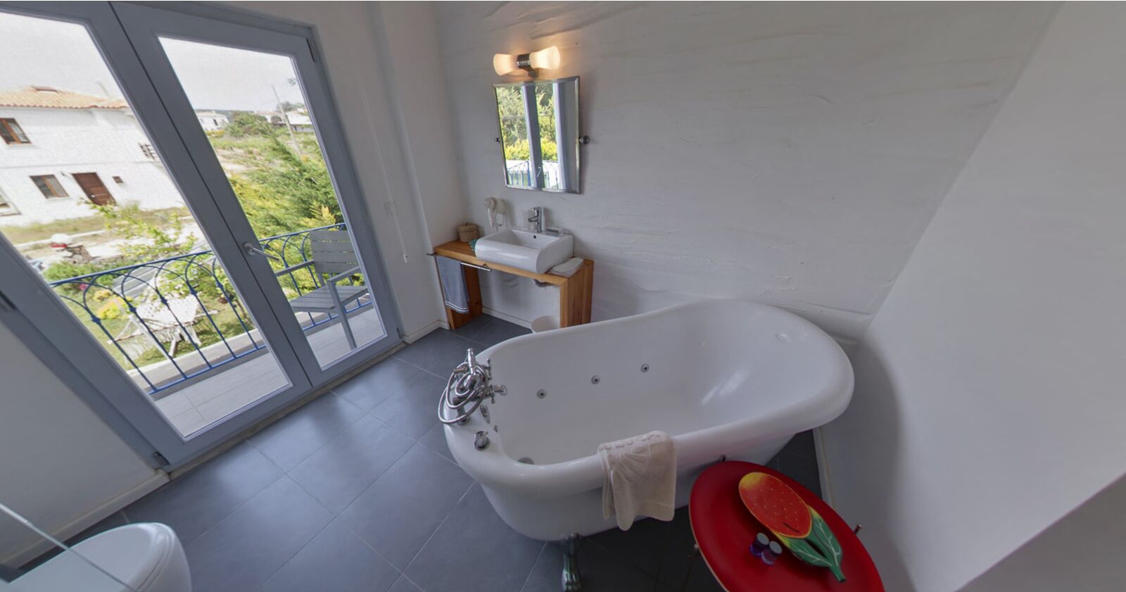 deluxe double room, sea view | bathroom | free toiletries, hair dryer, slippers, towels