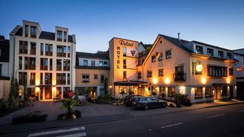 Vista frontal de la propiedad