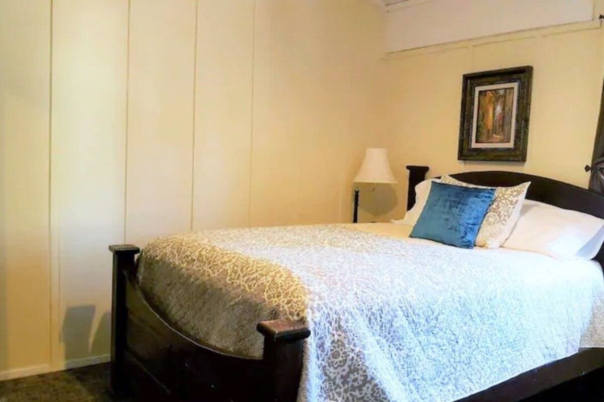 Premium bedding, free WiFi