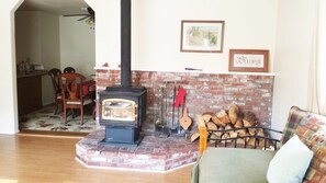 Family Chalet, 2 Bedrooms, Private Bathroom, Mountain View (Suite 8) | Living room | Flat-screen TV