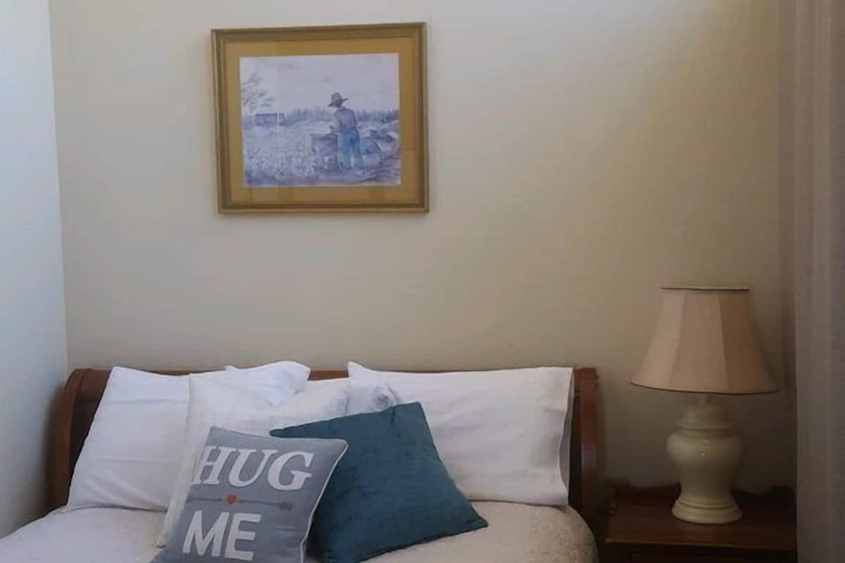 Premium bedding, free WiFi