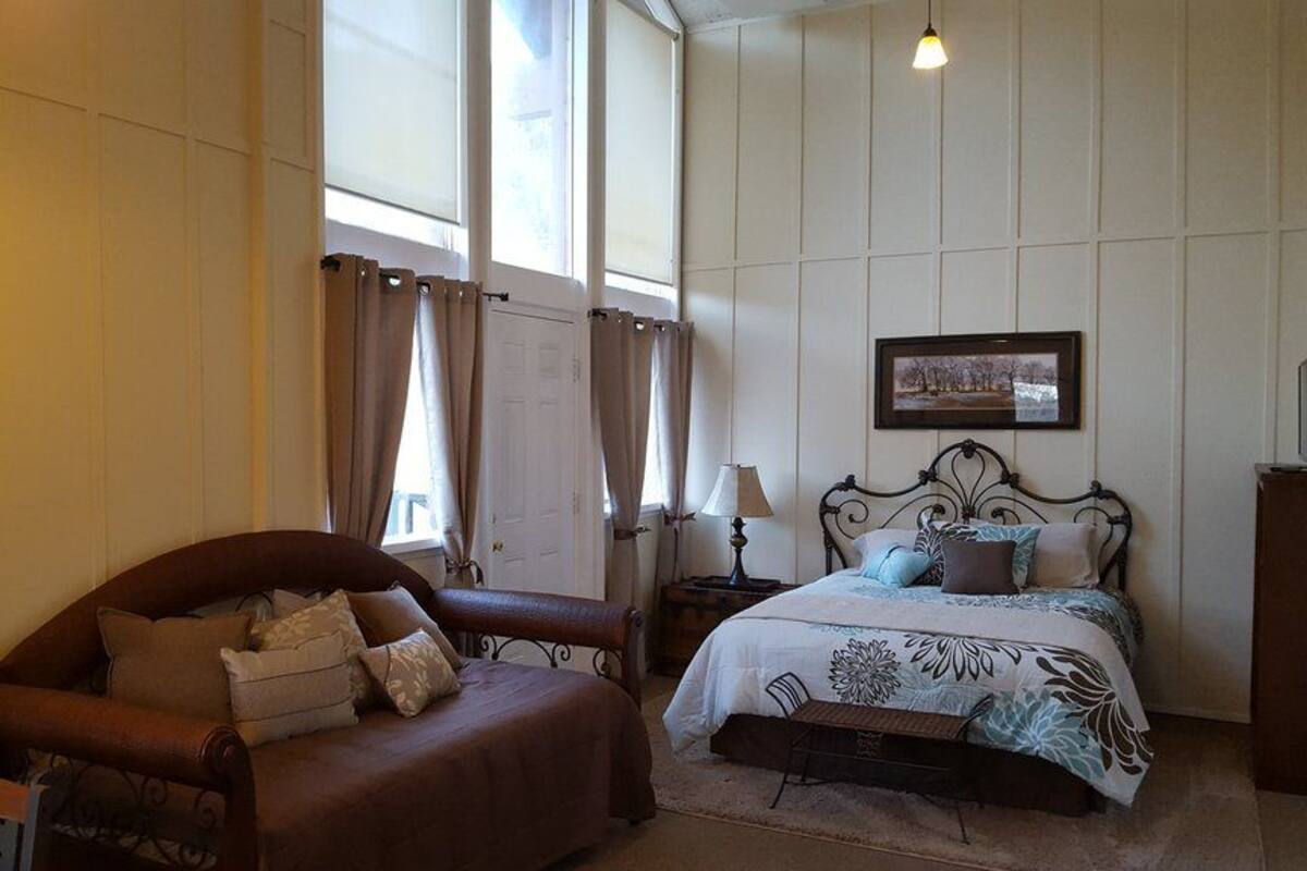 Premium bedding, free WiFi
