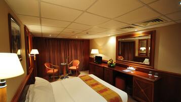 ميني بار وخزنة داخل الغرفة وتسهيلات لدخول الكراسي المتحركة